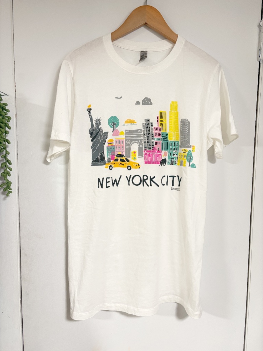 New York City Graphic T-Shirt White Tourist Skyline Statue of Liberty Tee Small